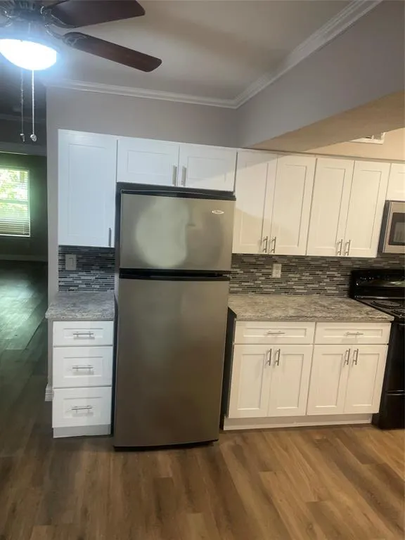 904 Spring Valley Plaza #B
