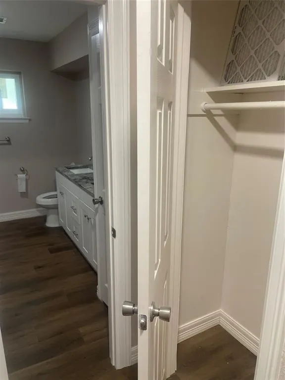 904 Spring Valley Plaza #B