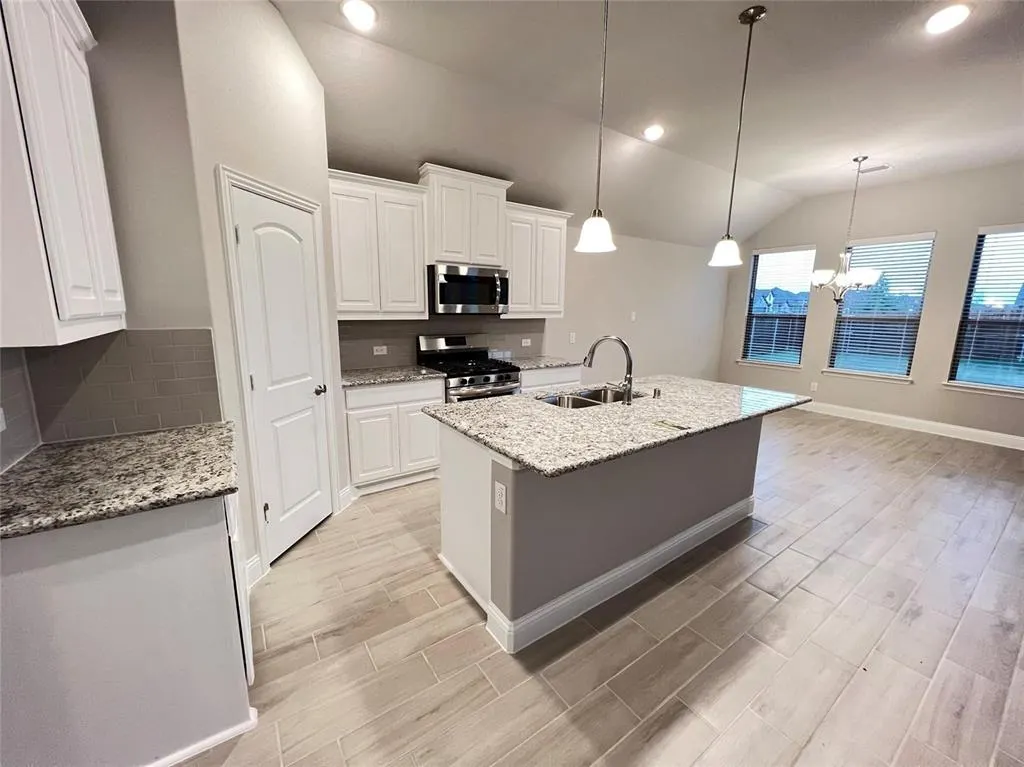 4008 Whitetail Lane