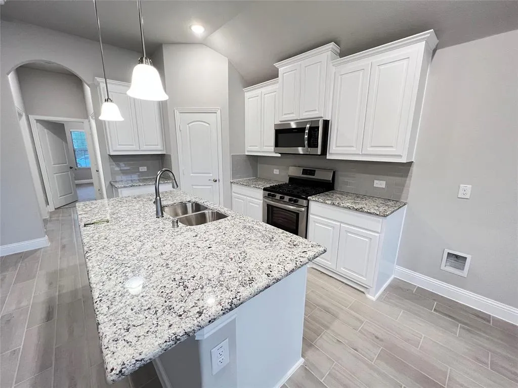 4008 Whitetail Lane