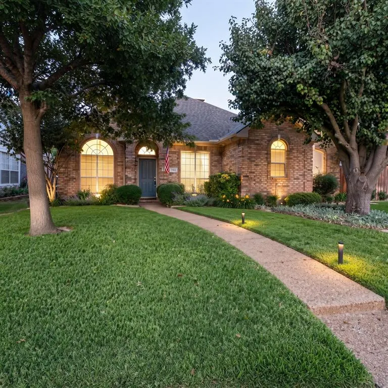 742 Yellowstone Drive