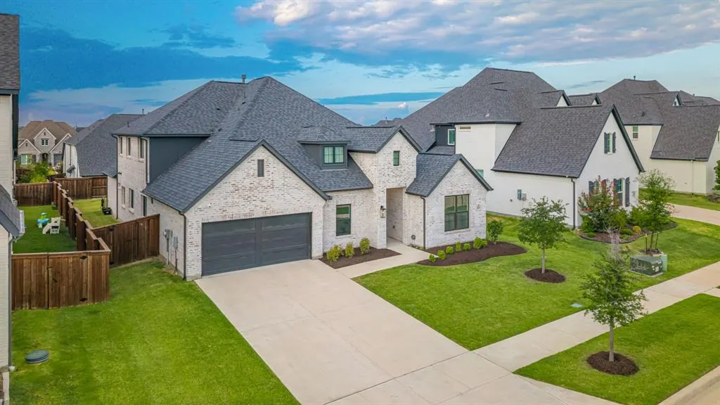 3870 Porter Lane