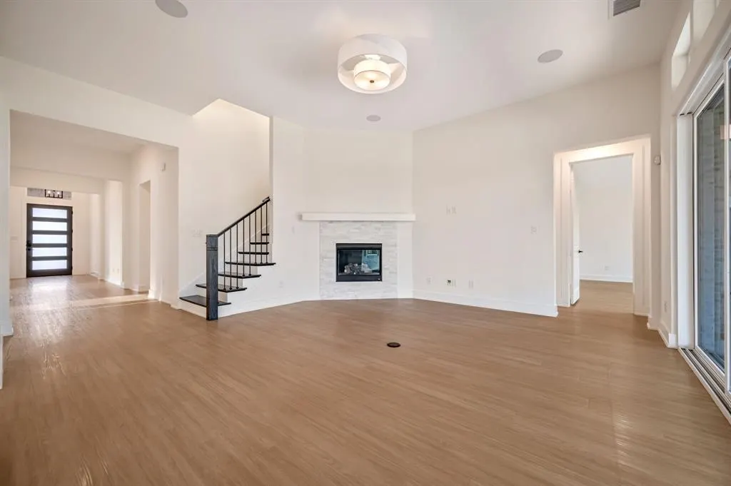 3870 Porter Lane