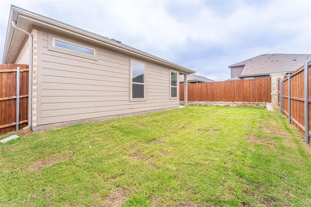 3305 Shortgrass Lane