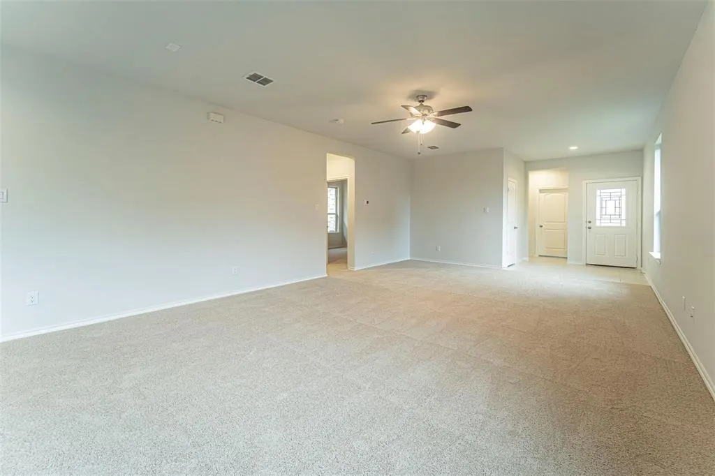 3305 Shortgrass Lane
