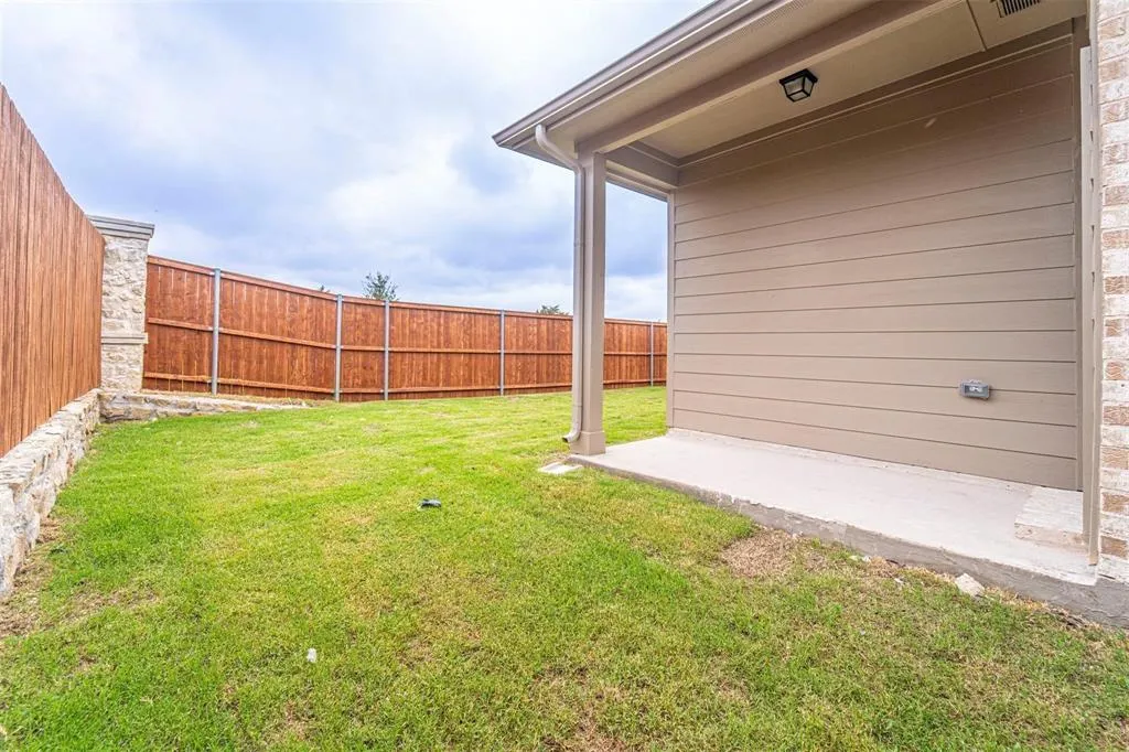 3305 Shortgrass Lane
