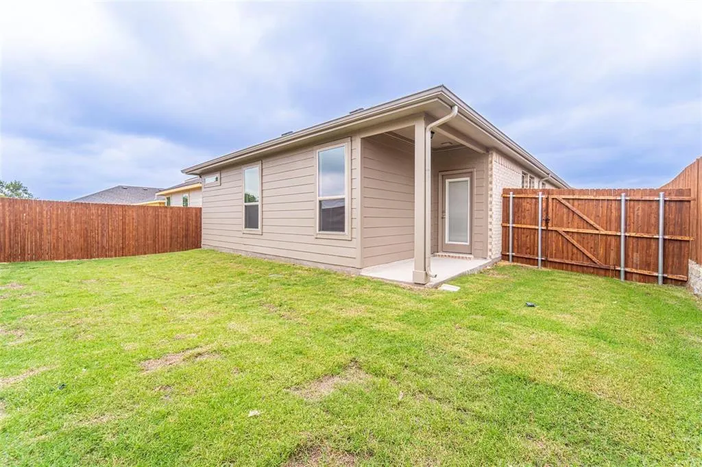 3305 Shortgrass Lane