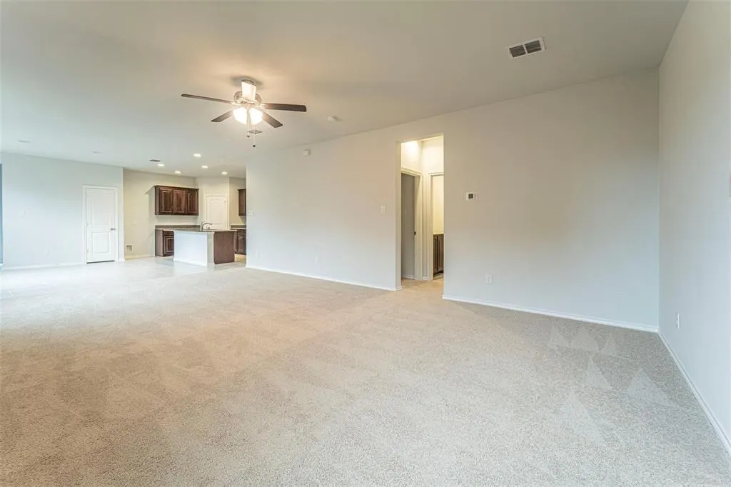 3305 Shortgrass Lane