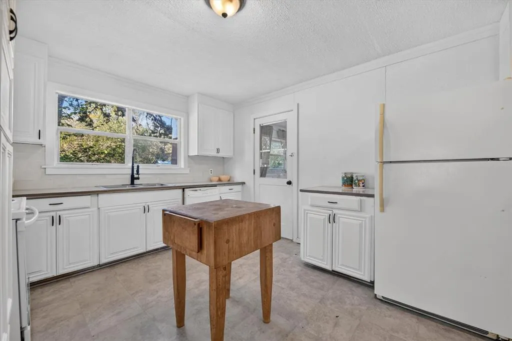 2928 Delaware Trail
