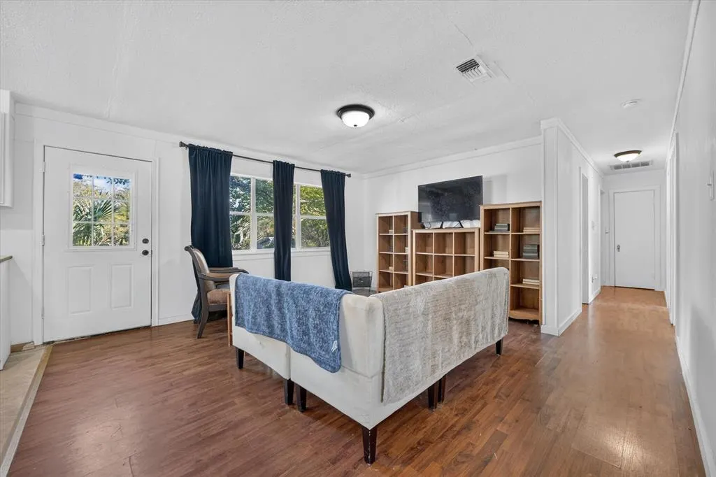 2928 Delaware Trail