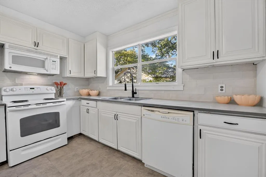 2928 Delaware Trail