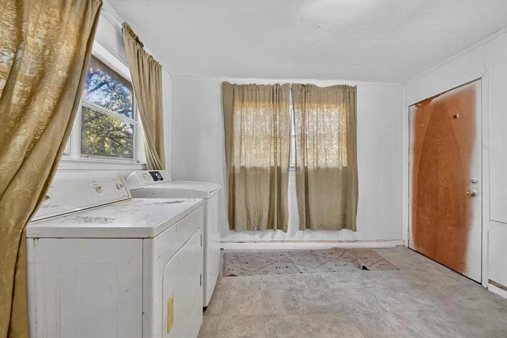2928 Delaware Trail