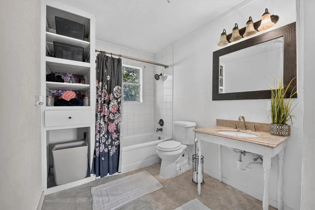 2928 Delaware Trail