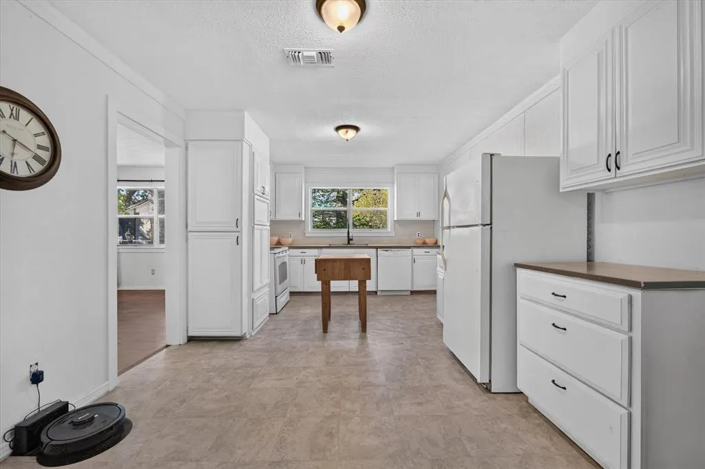 2928 Delaware Trail