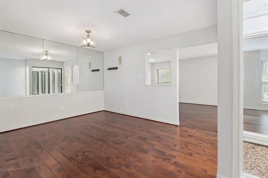 812 Saint Paul Court