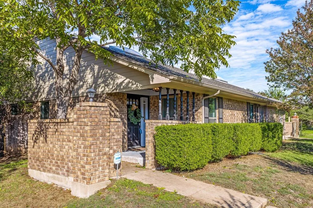 812 Saint Paul Court