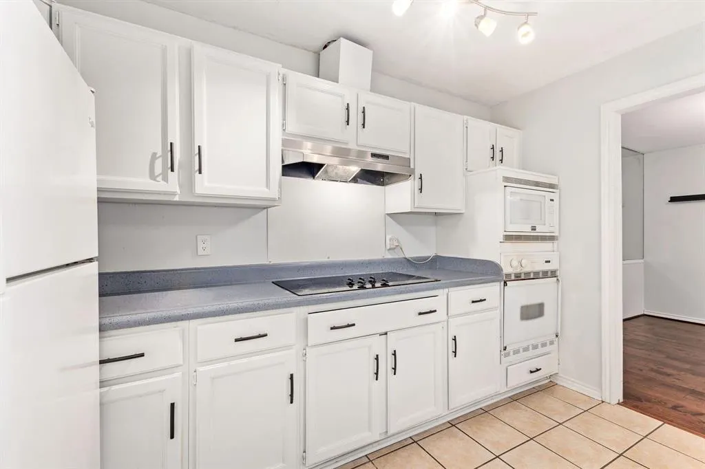 812 Saint Paul Court