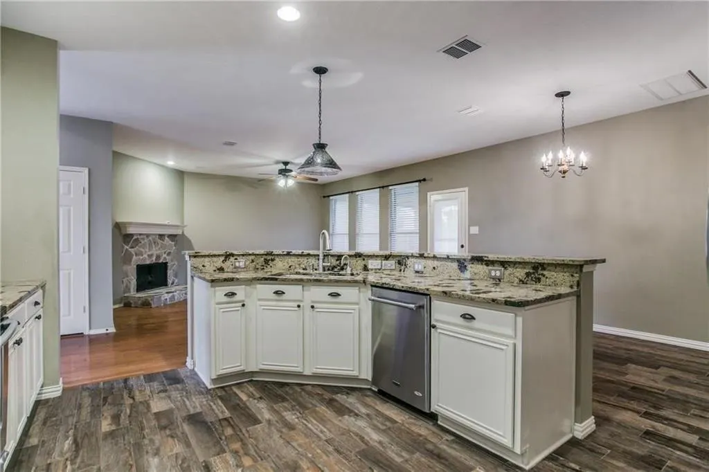 208 N Arbor Ridge Drive