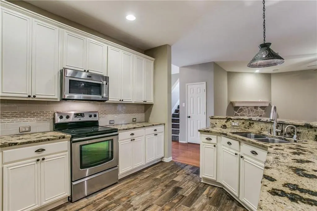 208 N Arbor Ridge Drive