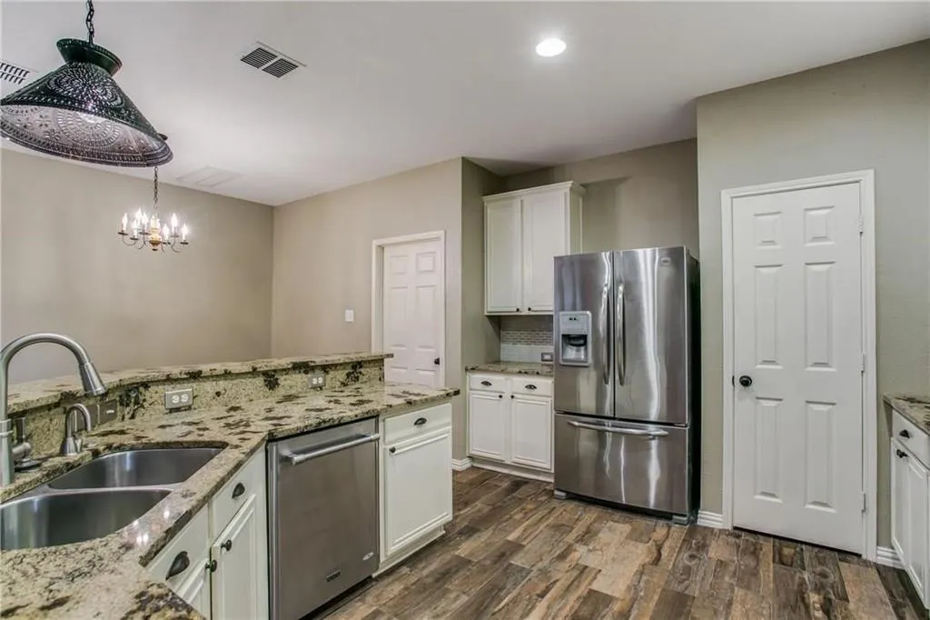 208 N Arbor Ridge Drive