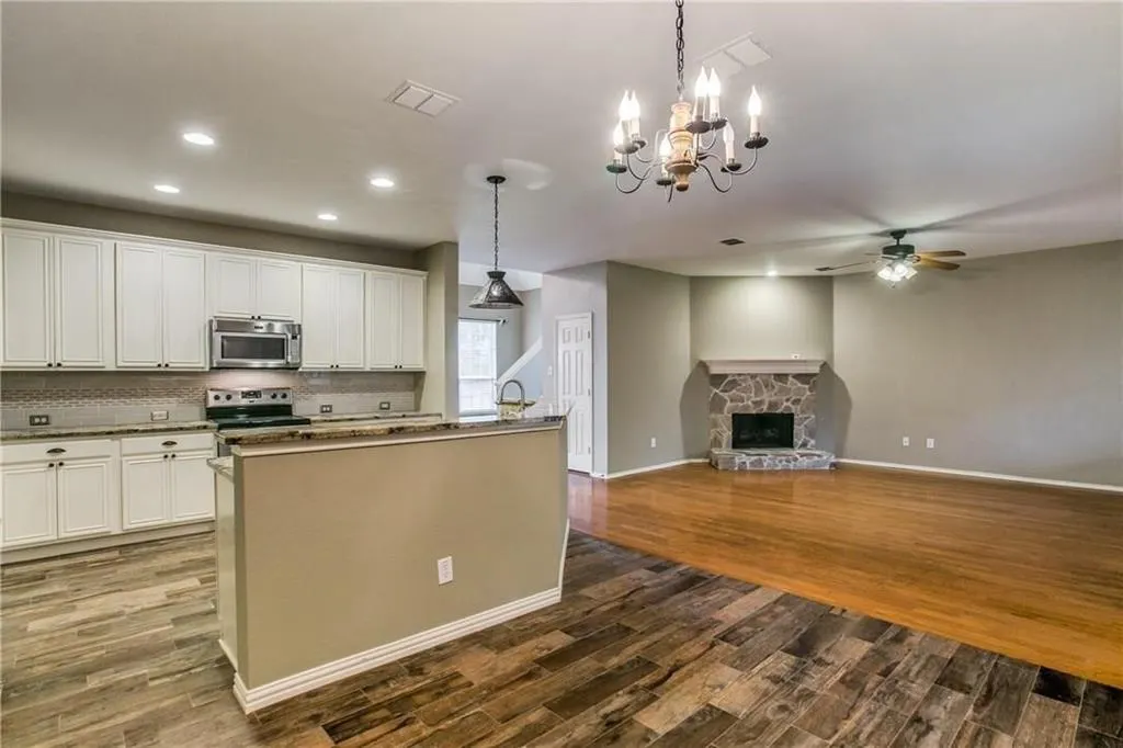 208 N Arbor Ridge Drive
