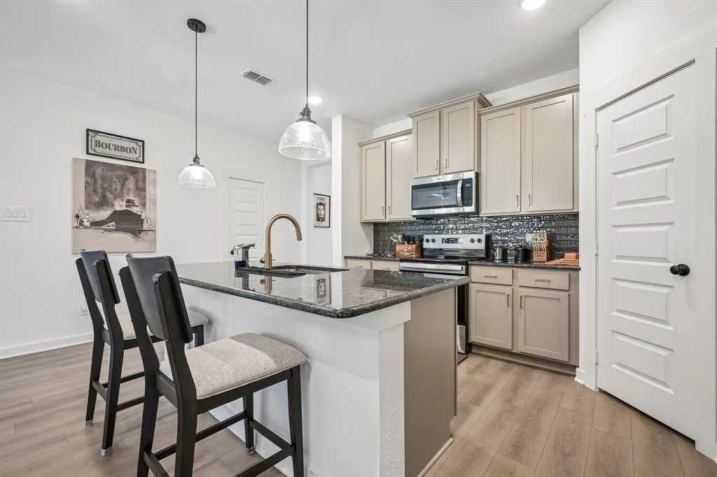 1612 Elle Lane