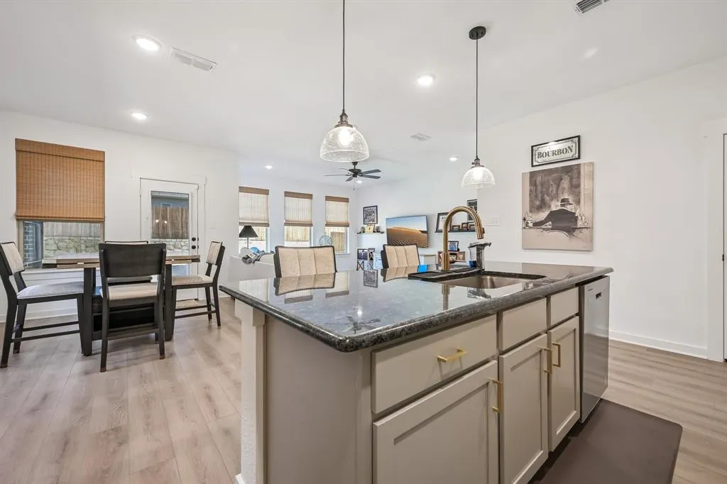 1612 Elle Lane
