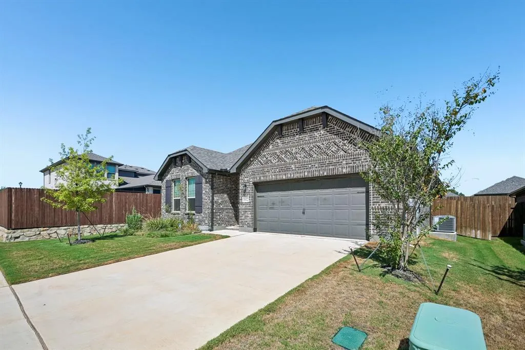 1612 Elle Lane