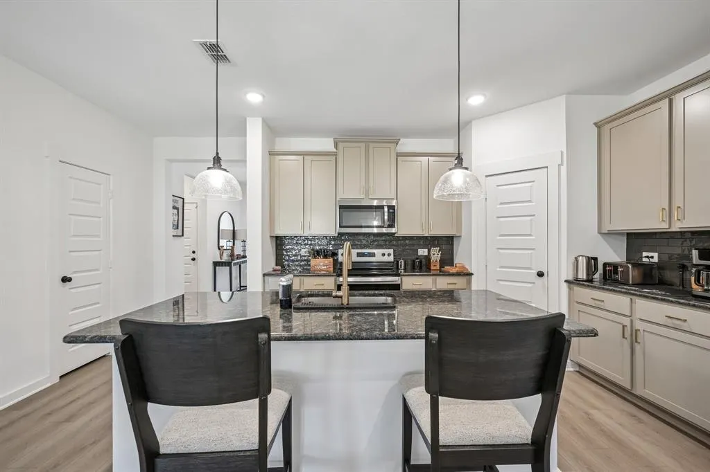1612 Elle Lane