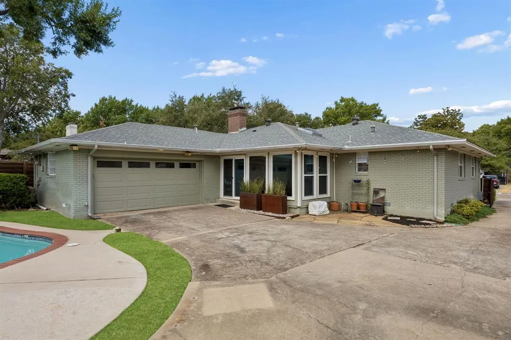 1209 Spruce Drive