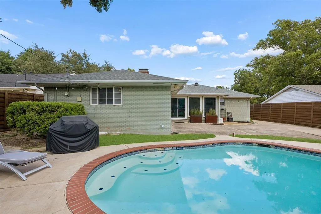 1209 Spruce Drive