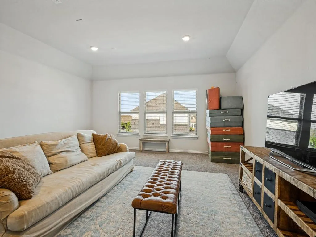 2076 Barx Drive
