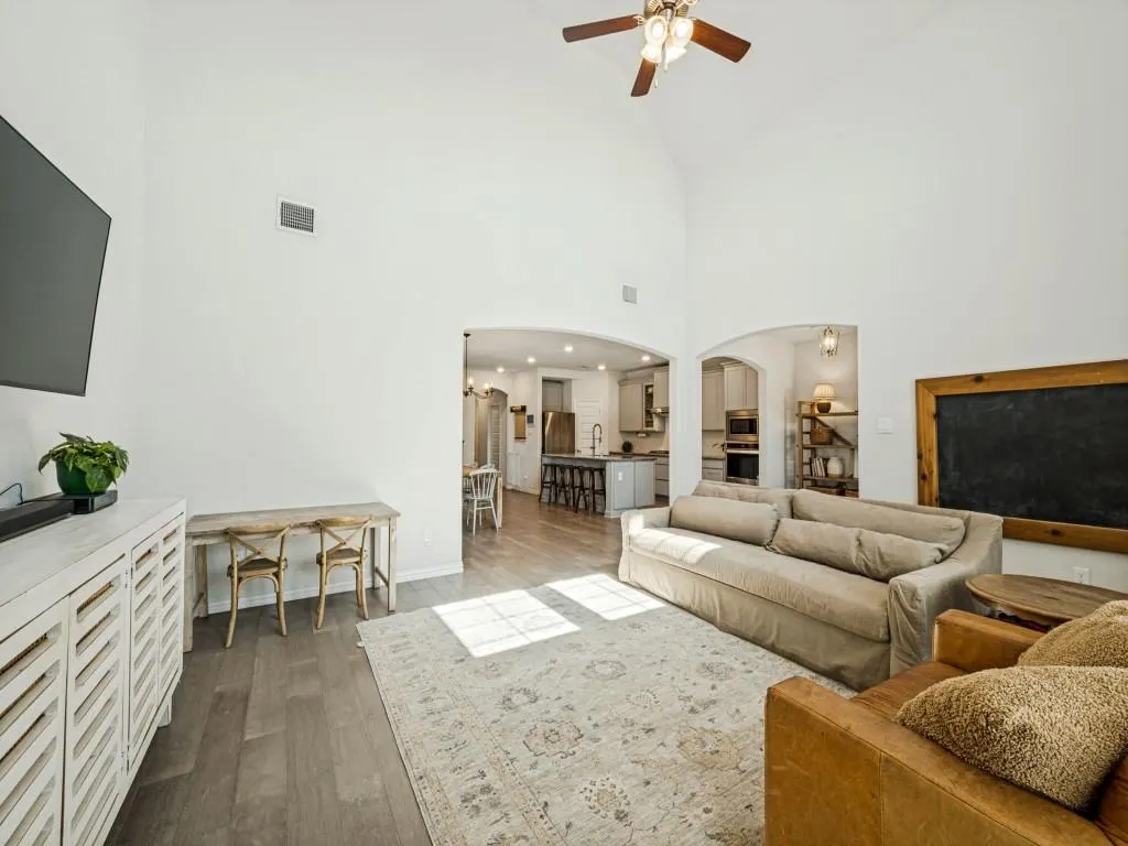 2076 Barx Drive