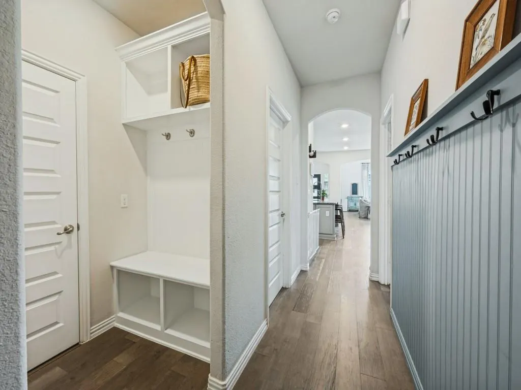 2076 Barx Drive