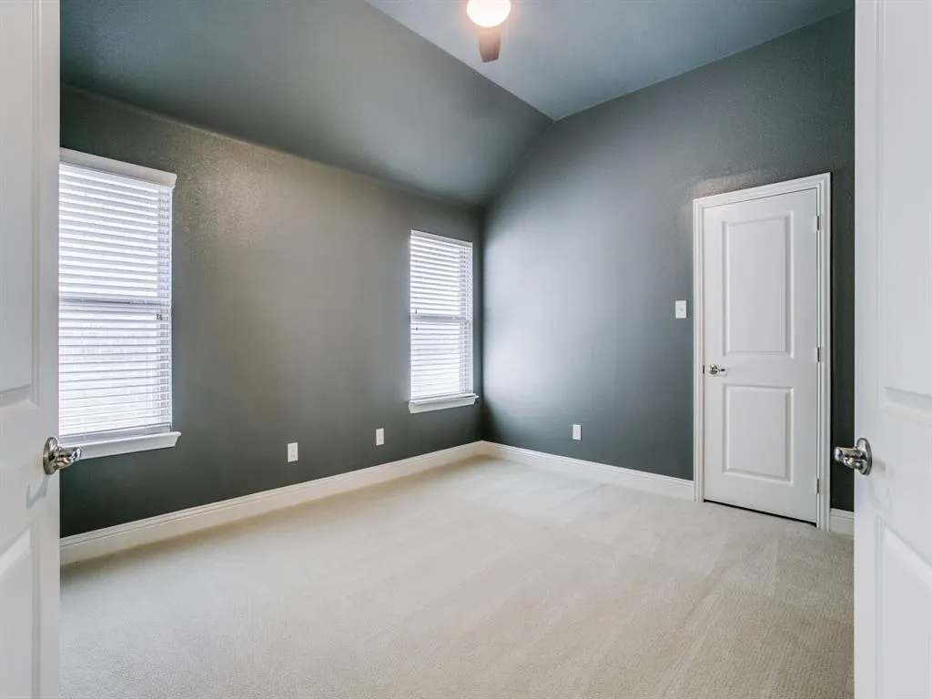 2215 Yorktown Drive