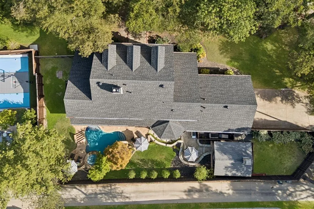 8511 Groveland Drive