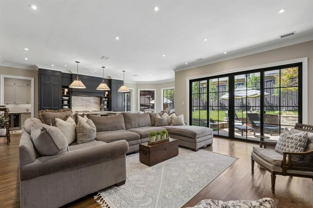 8511 Groveland Drive
