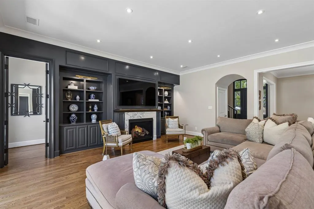8511 Groveland Drive