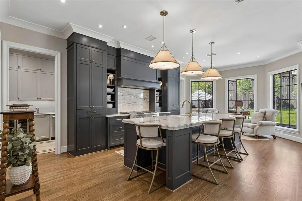 8511 Groveland Drive