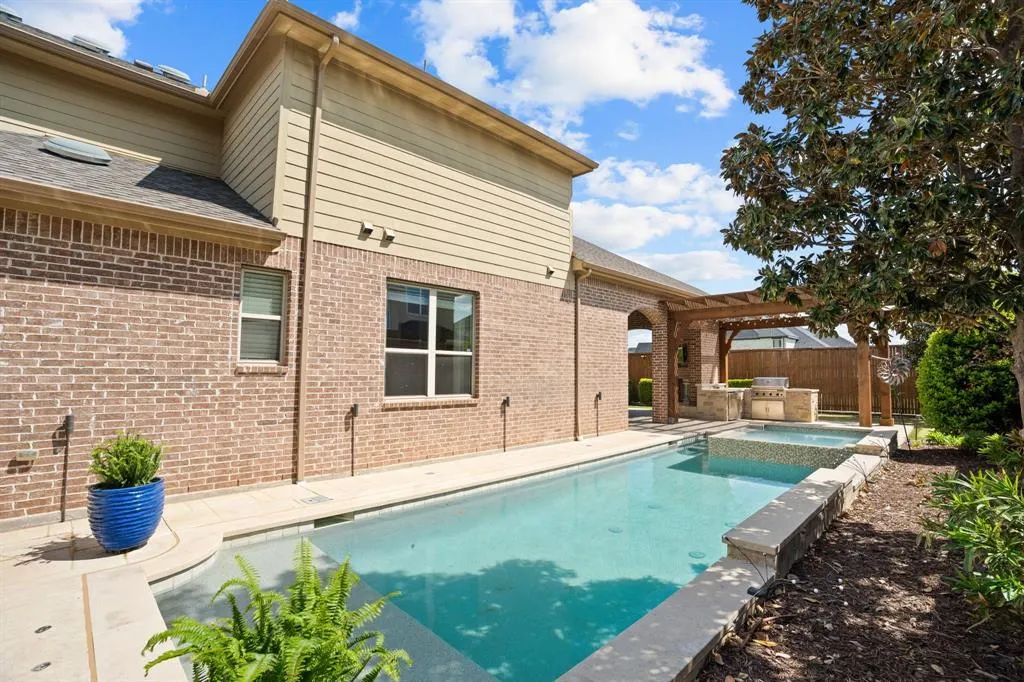 2257 Hermitage Drive