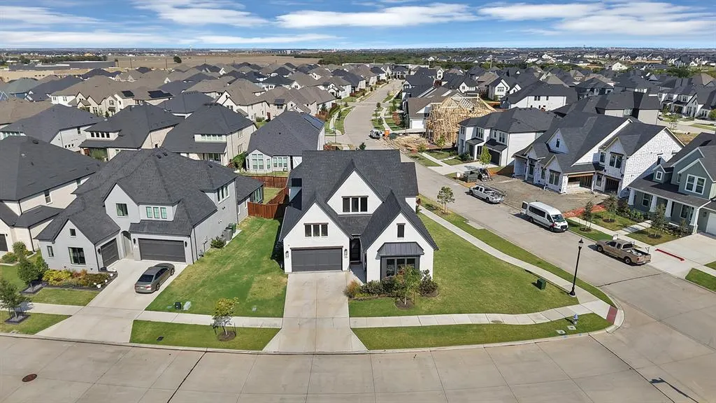 1200 Chickadee Street