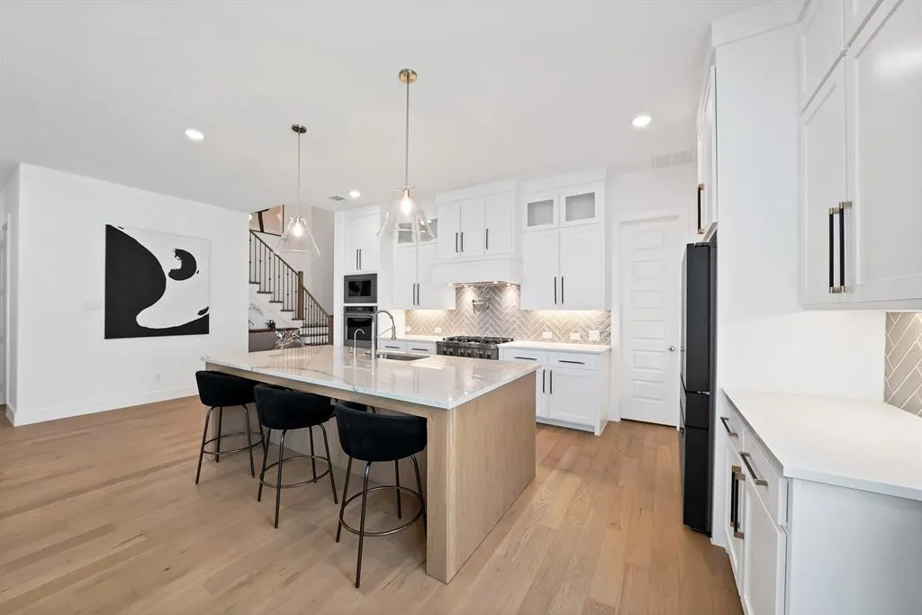 1200 Chickadee Street