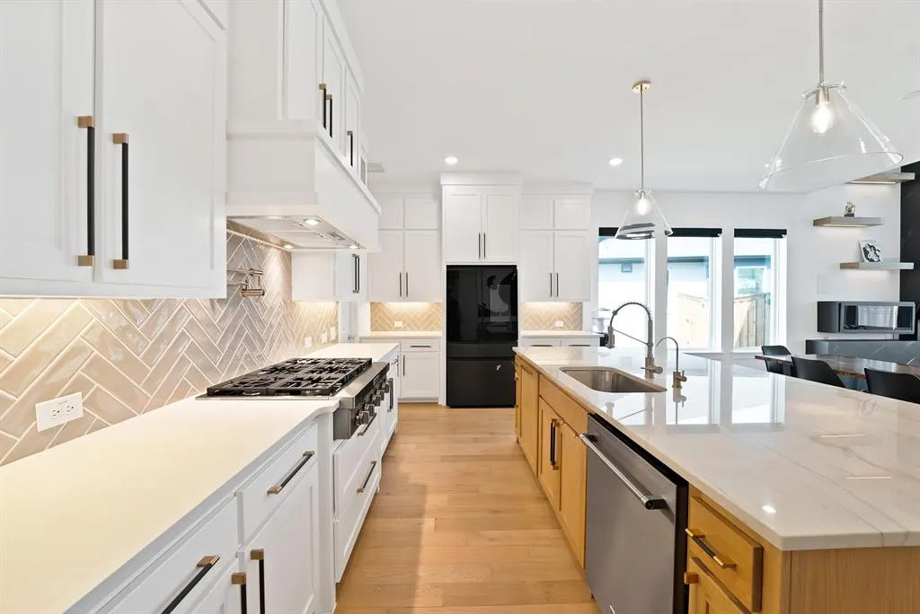 1200 Chickadee Street