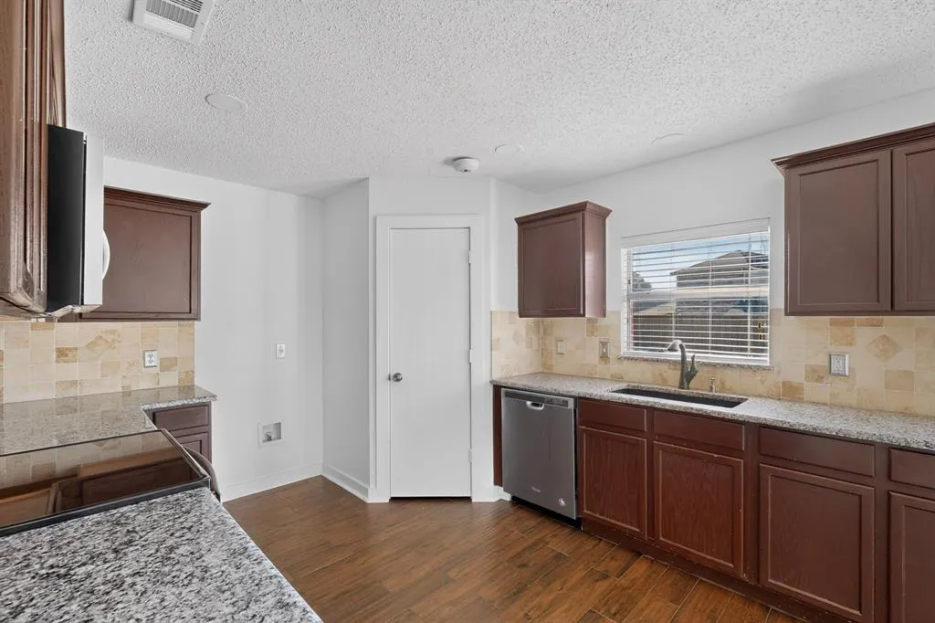 2424 Tailburton Court