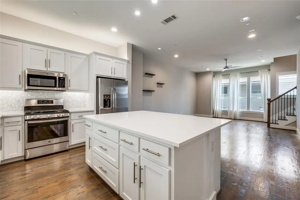4914 Live Oak Street #9