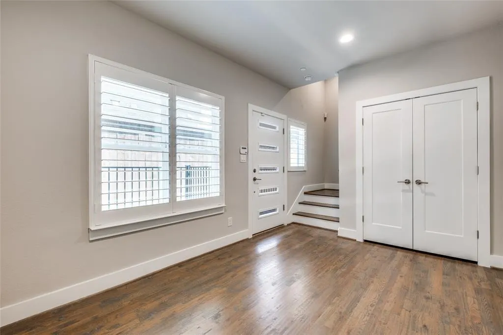 4914 Live Oak Street #9