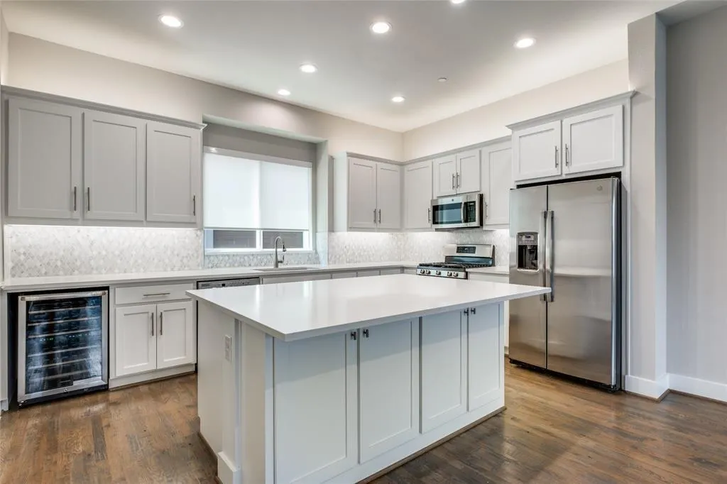 4914 Live Oak Street #9