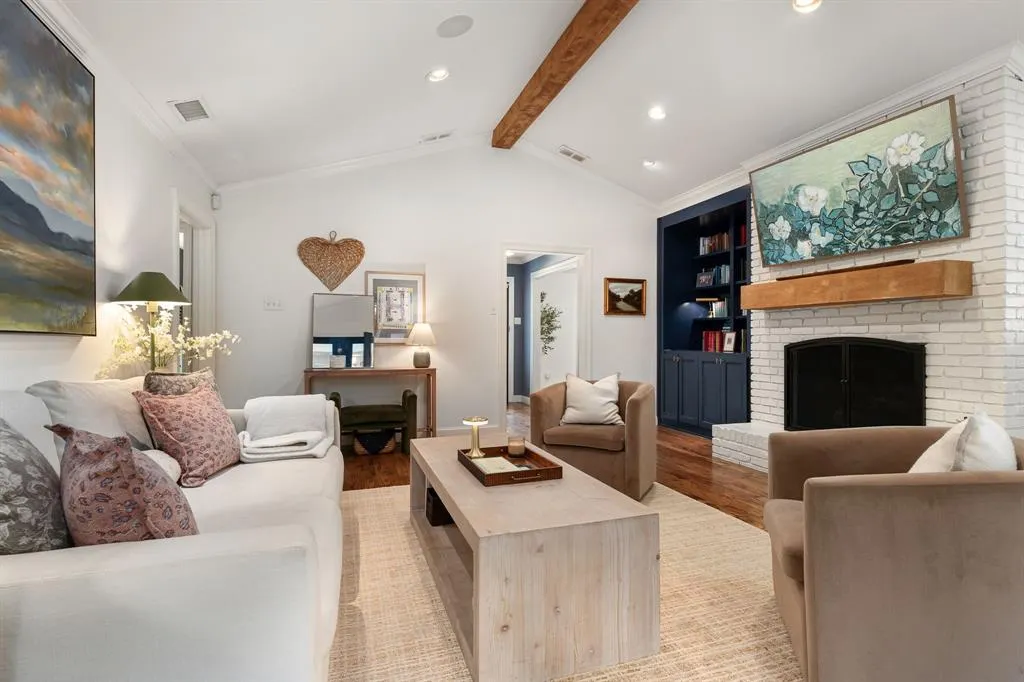 2214 Eastwood Drive
