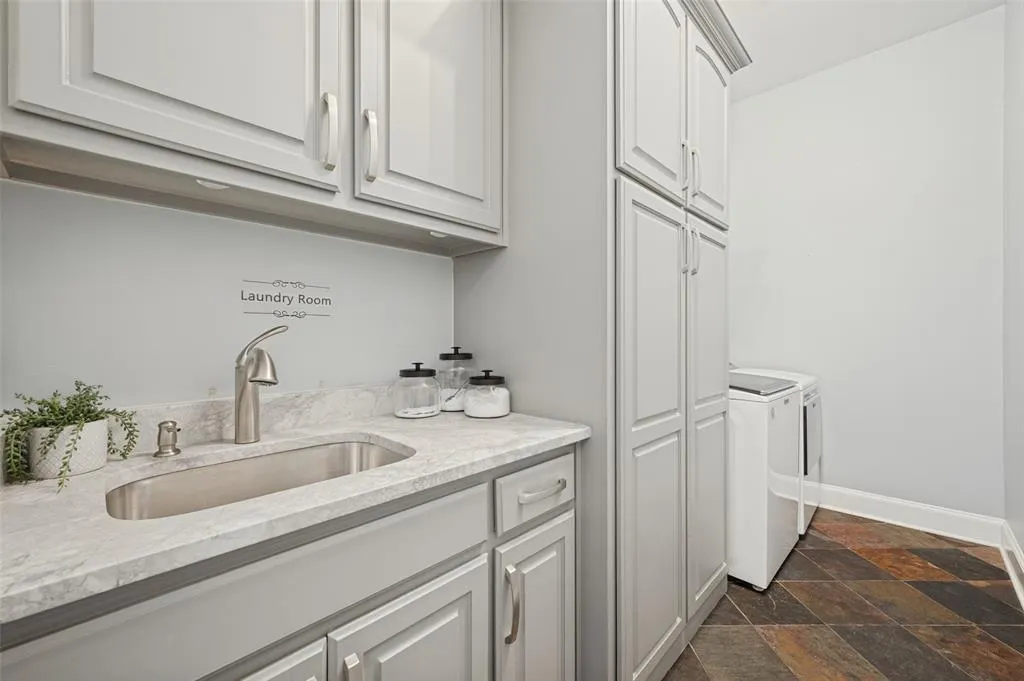 2570 BENDBROOK Trail