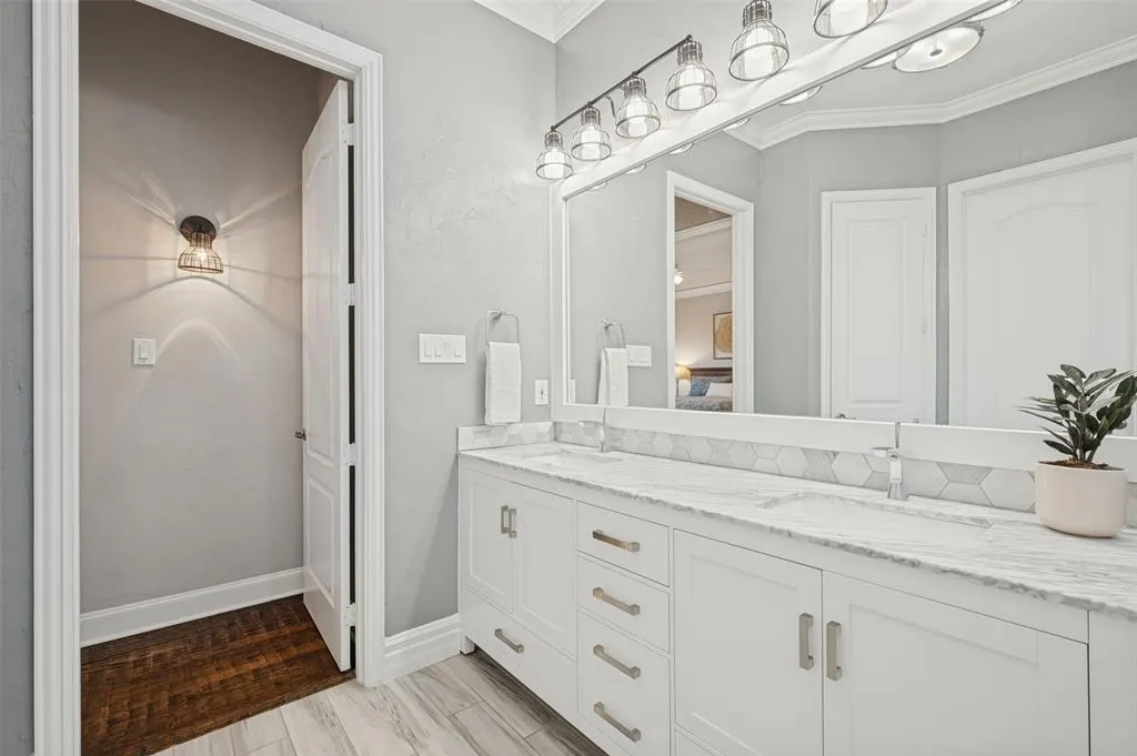 2570 BENDBROOK Trail